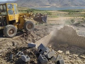قلع و قمع بناهای احداثی غیرمجاز در اراضی ملی روستای پاتپه