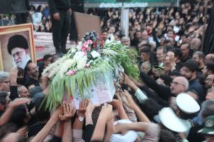 تجدید بیعت باشکوه مردم ملایری با شهید مدافع امنیت / فرمانده انتظامی همدان هشدار داد: سوداگران مرگ قطعاً به سزای اعمالشان می‌رسند