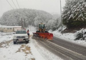 برفروبی و نمک‌پاشی ۵۴۰۰ کیلومتر-باند در ملایر