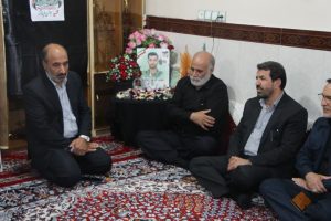 دیدار استاندار همدان با خانواده «شهید هومن غیاثوند»