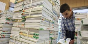 قابل توجه والدین: توزیع کتاب‌های درسی ۲۳ هزار دانش‌آموز ابتدایی ملایر آغاز شد