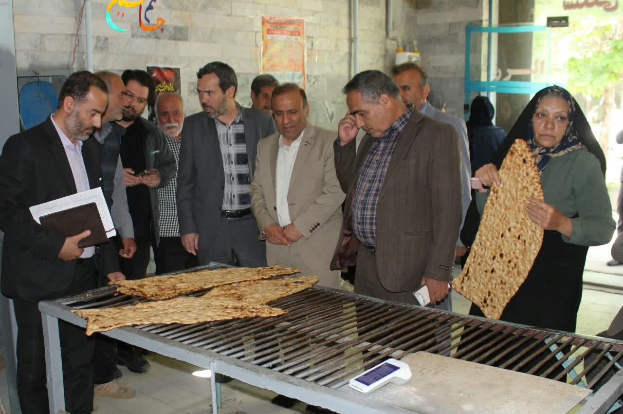 بازرسی میدانی فرماندار از نانواییهای سطح شهر ملایر بازرسی میدانی فرماندار از نانواییهای سطح شهر ملایر