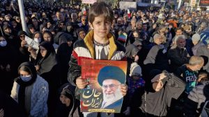گزارش تصویری تجمع مردم ولایتمدار ملایر در خیابان خیام در پی شهادت رهبر معظم انقلاب امام خامنه‌ای قدس سره