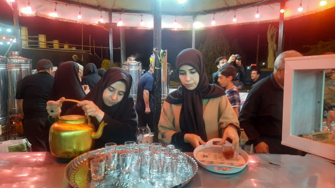 خادمی خبرنگاران ملایر زیر سایه موکب عقیله بنی هاشم(ع) به عشق کربلا خادمی خبرنگاران ملایر زیر سایه موکب عقیله بنی هاشم(ع) به عشق کربلا