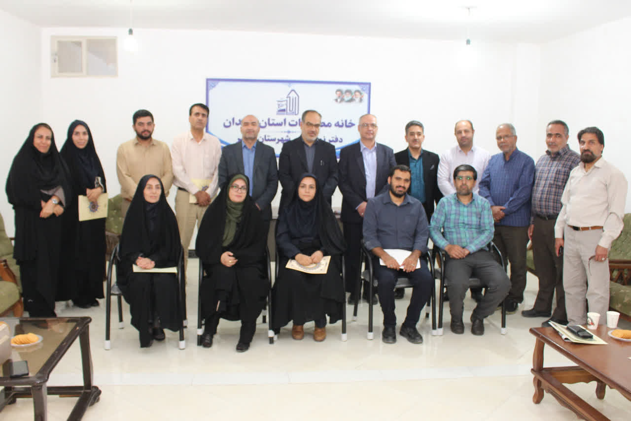گزارش تصویری بازدید مدیر آموزش و پرورش ملایر از خانه مطبوعات و تجلیل از اصحاب رسانه