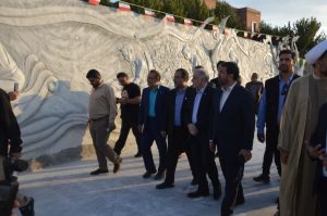 گزارش تصویری رونمایی از دیوارنگاره «شهر جهانی مبلمان منبت و انگور» در ملایر