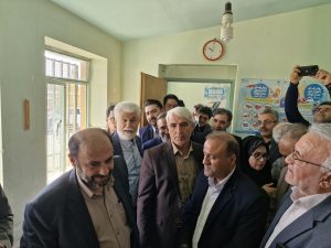 بازدید از خانه بهداشت روستای خردمند؛ خرید ۱۶ دستگاه آمبولانس برای استان همدان